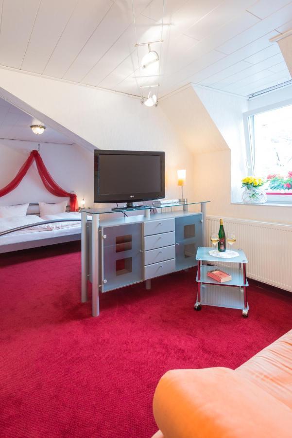 Moselromantik-Hotel Zum Loewen Ediger-Eller Bagian luar foto