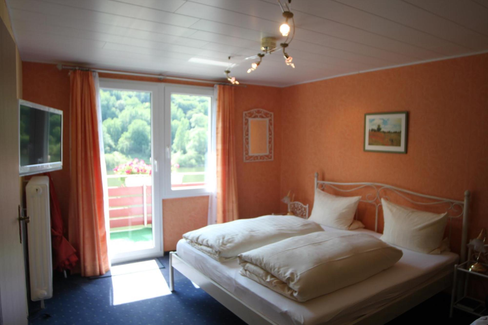 Moselromantik-Hotel Zum Loewen Ediger-Eller Ruang foto