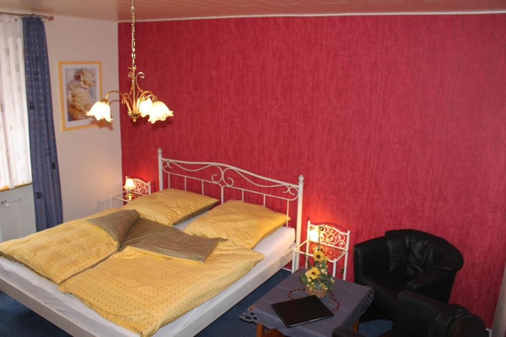 Moselromantik-Hotel Zum Loewen Ediger-Eller Ruang foto