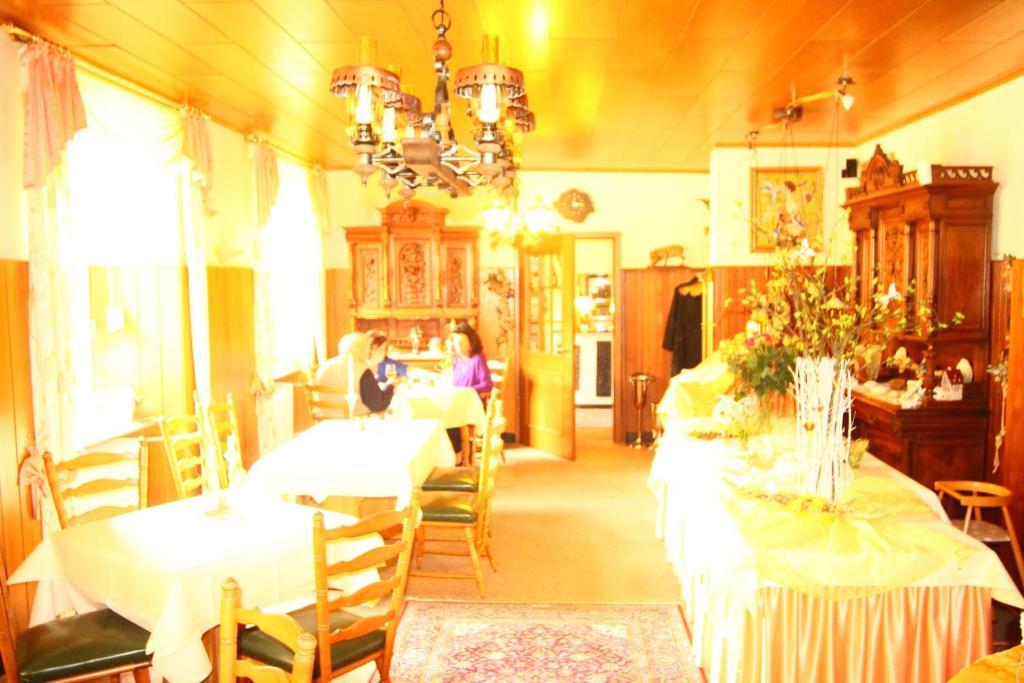 Moselromantik-Hotel Zum Loewen Ediger-Eller Ruang foto