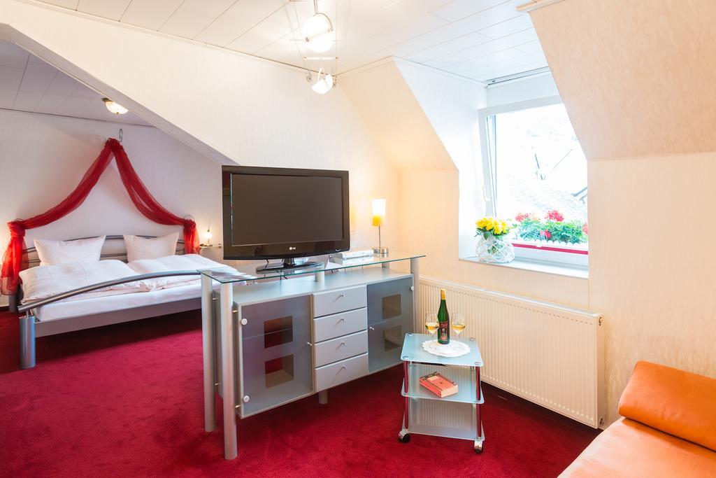 Moselromantik-Hotel Zum Loewen Ediger-Eller Bagian luar foto