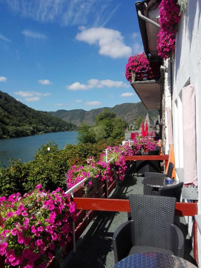 Moselromantik-Hotel Zum Loewen Ediger-Eller Bagian luar foto